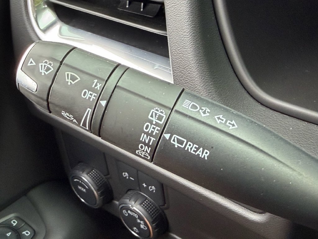 Used 2024 Chevrolet Suburban RST w/ Luxury Package RWD image 34