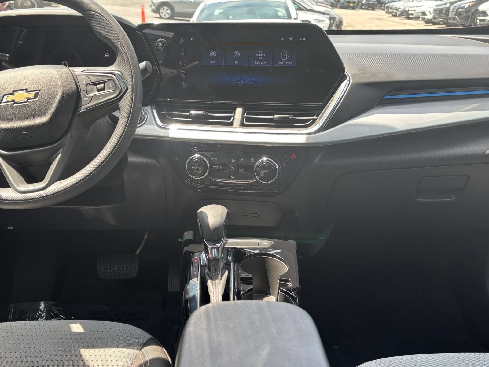 Used 2025 Chevrolet Trax LT FWD image 17