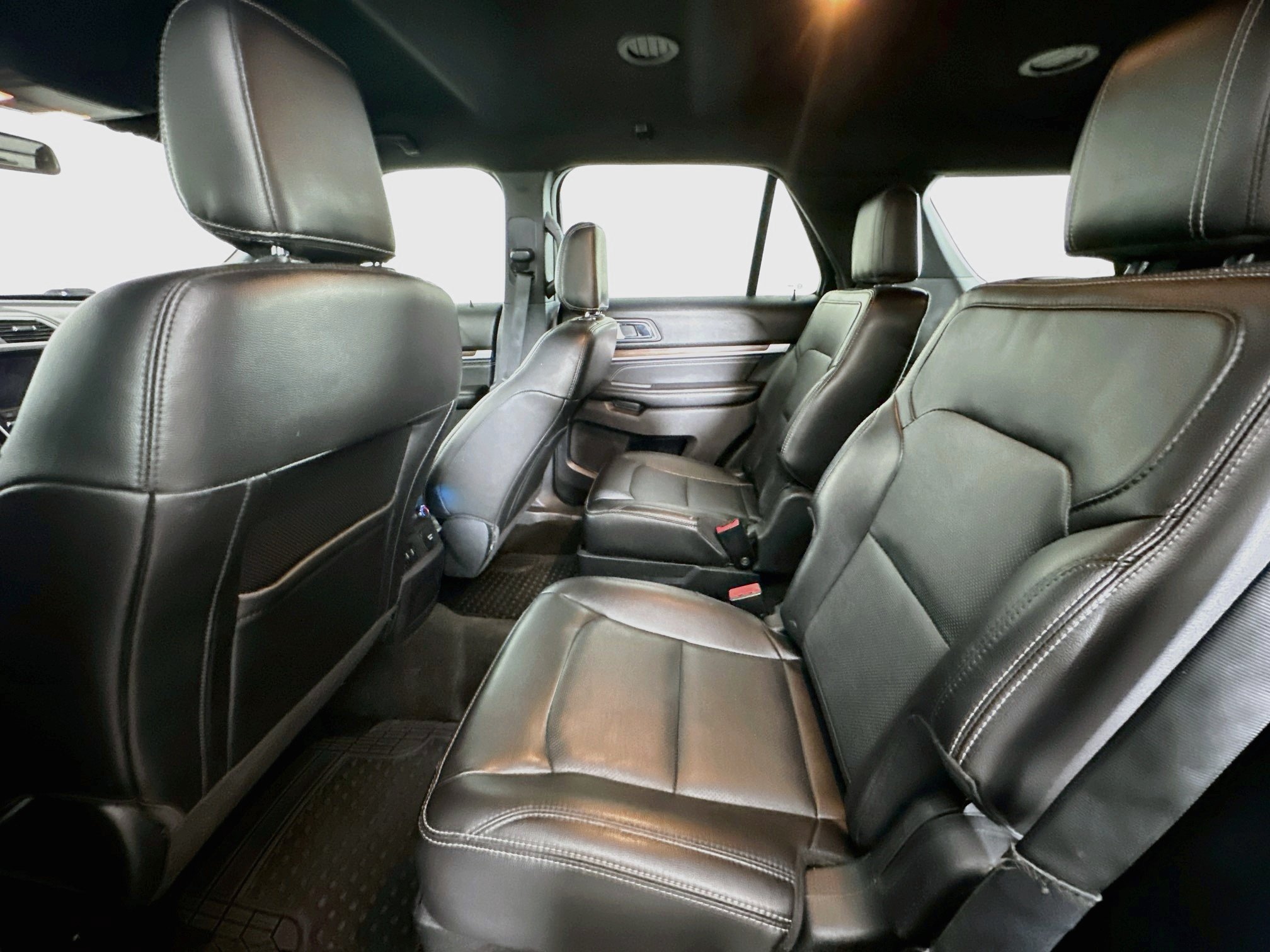Used 2018 Ford Explorer Limited w/ Equipment Group 301A FWD image 28