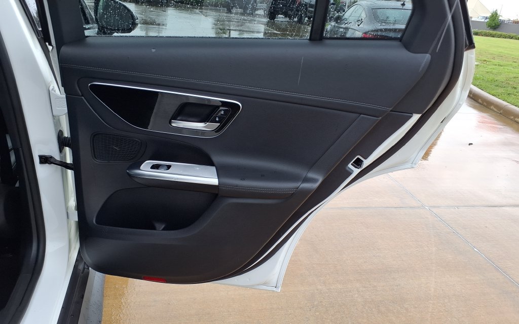 Used 2025 Mercedes-Benz GLC 300 image 16