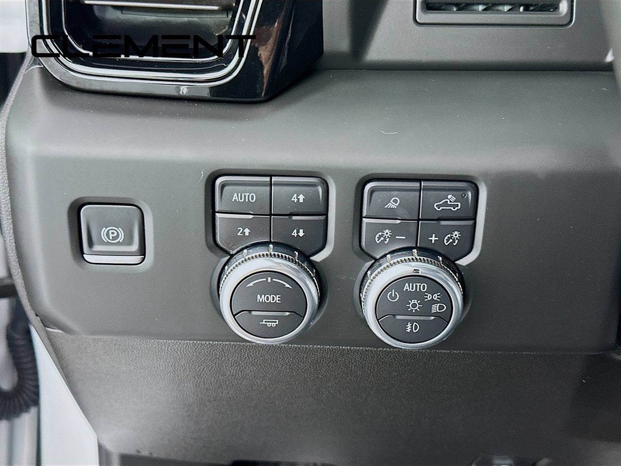 Used 2025 GMC Sierra 2500 AT4 AWD/4WD image 14