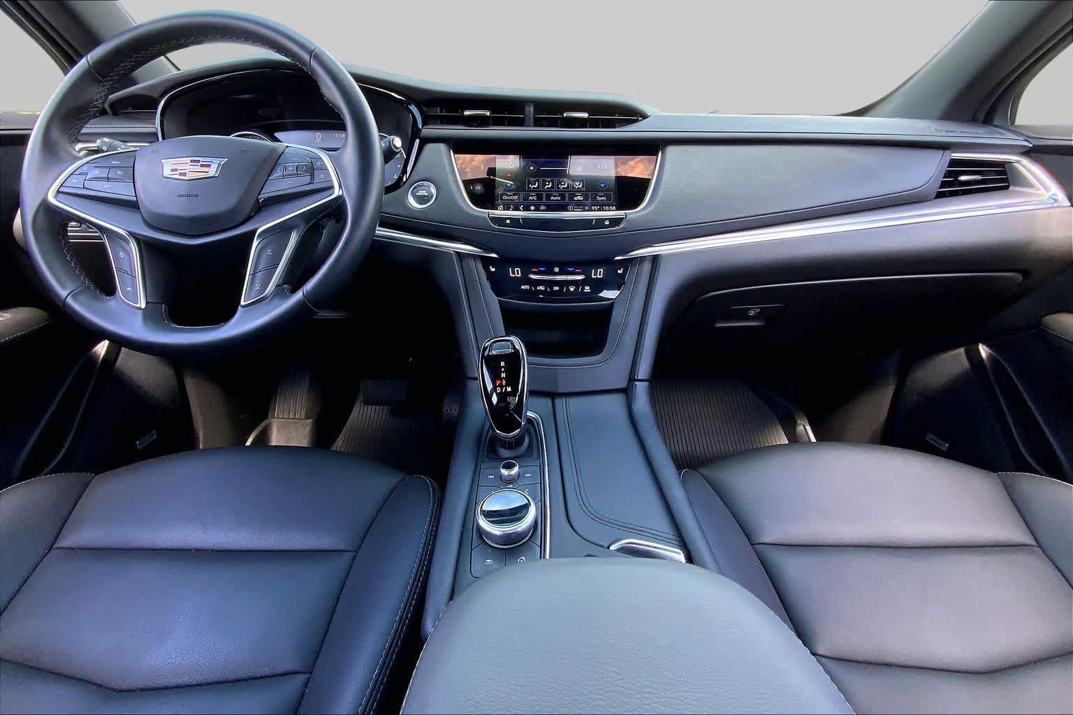 Used 2025 Cadillac XT5 Luxury w/ LPO, Floor Liner Package FWD image 15