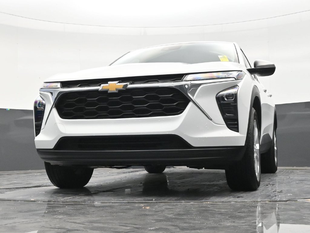 Used 2024 Chevrolet Trax LS FWD image 27