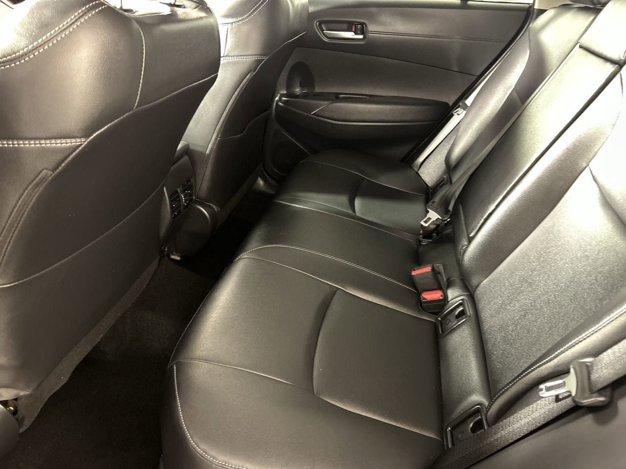 Used 2024 Toyota Corolla Cross XLE w/ Convenience Package FWD image 25