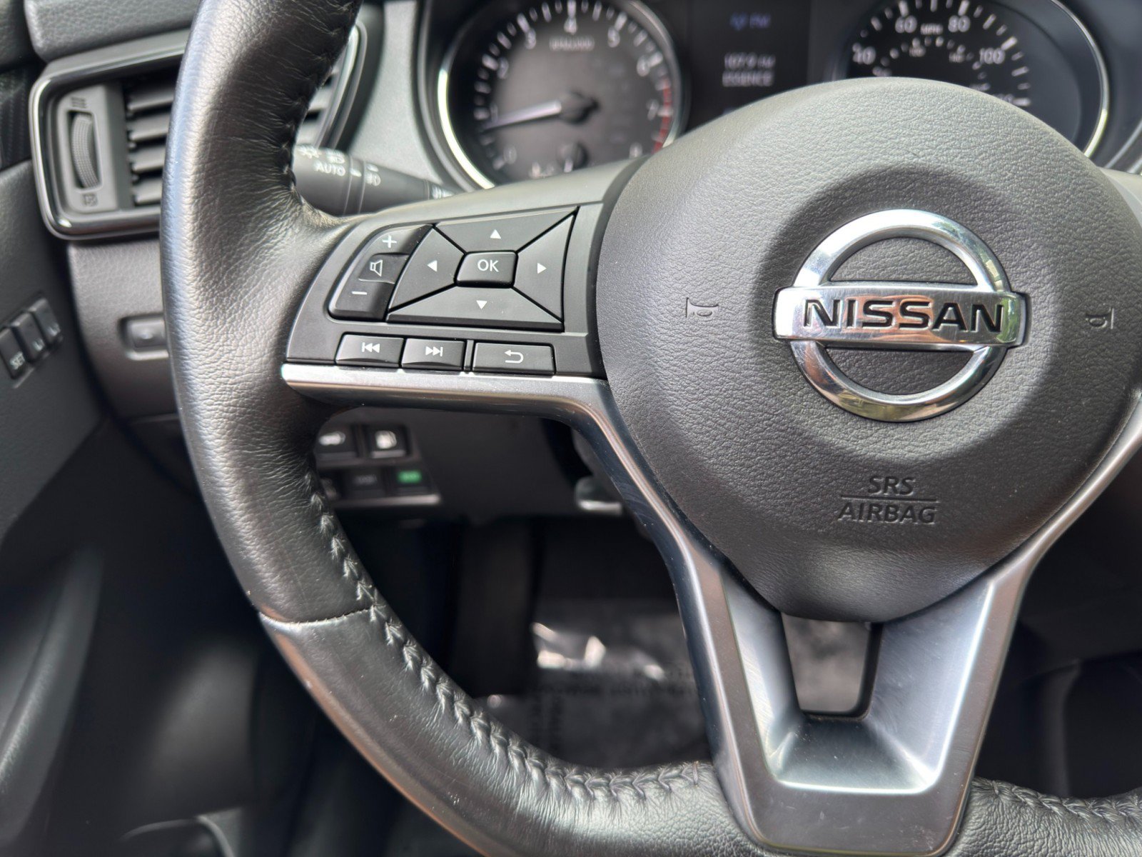 Used 2018 Nissan Rogue SL w/ Premium Package AWD/4WD image 21