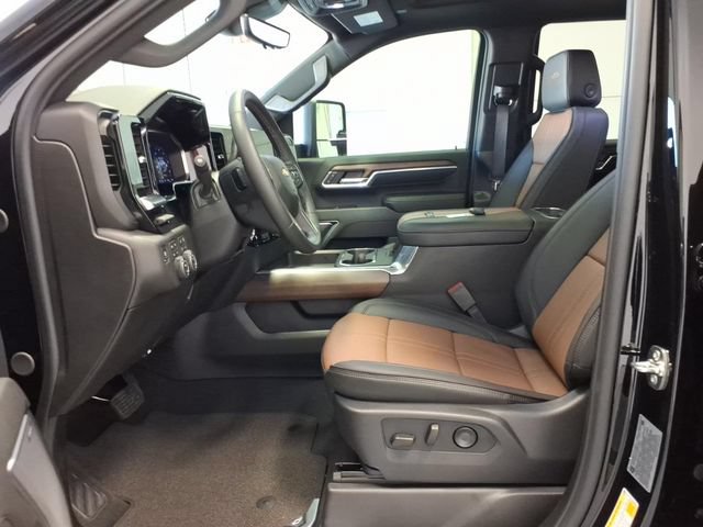 Used 2026 Chevrolet Silverado 2500 High Country w/ High Country Premium Package AWD/4WD image 13