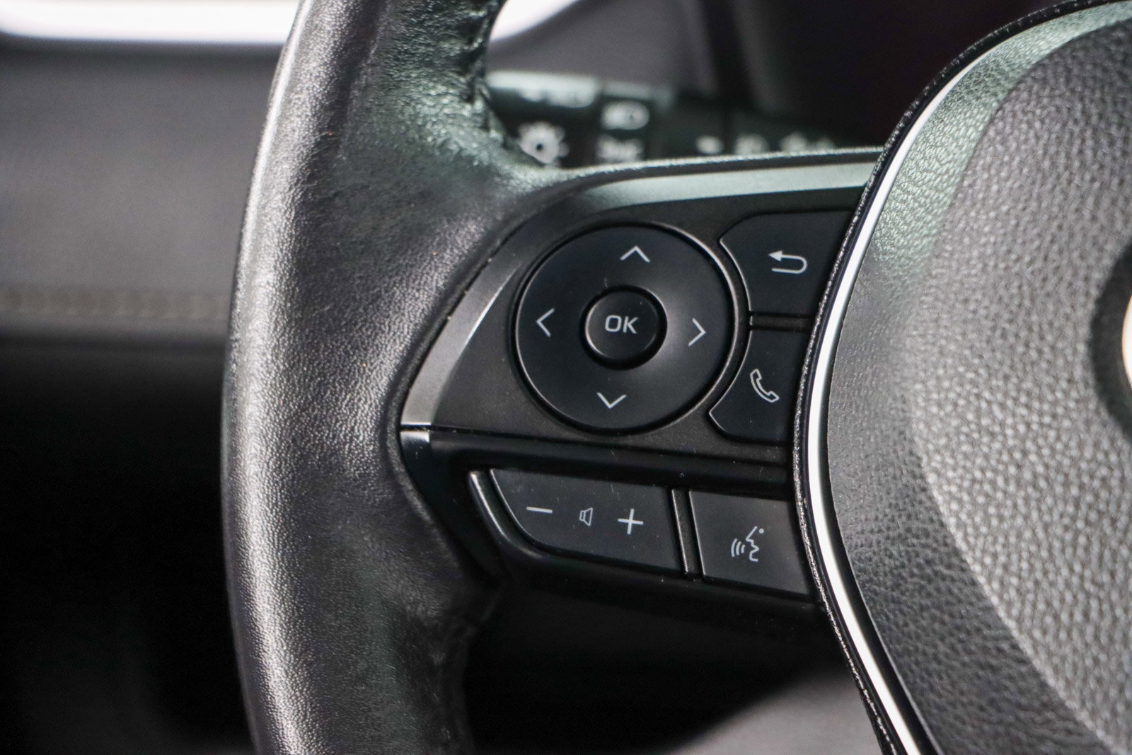 Used 2021 Toyota RAV4 XLE Premium image 13