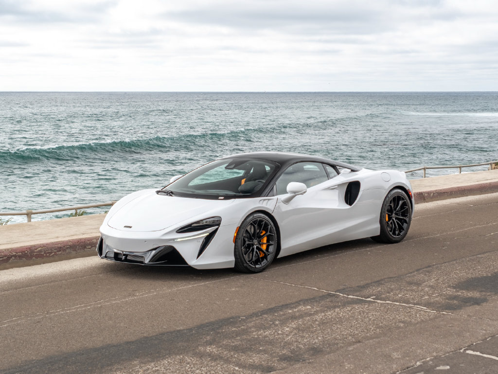 New 2026 McLaren Artura RWD image 1