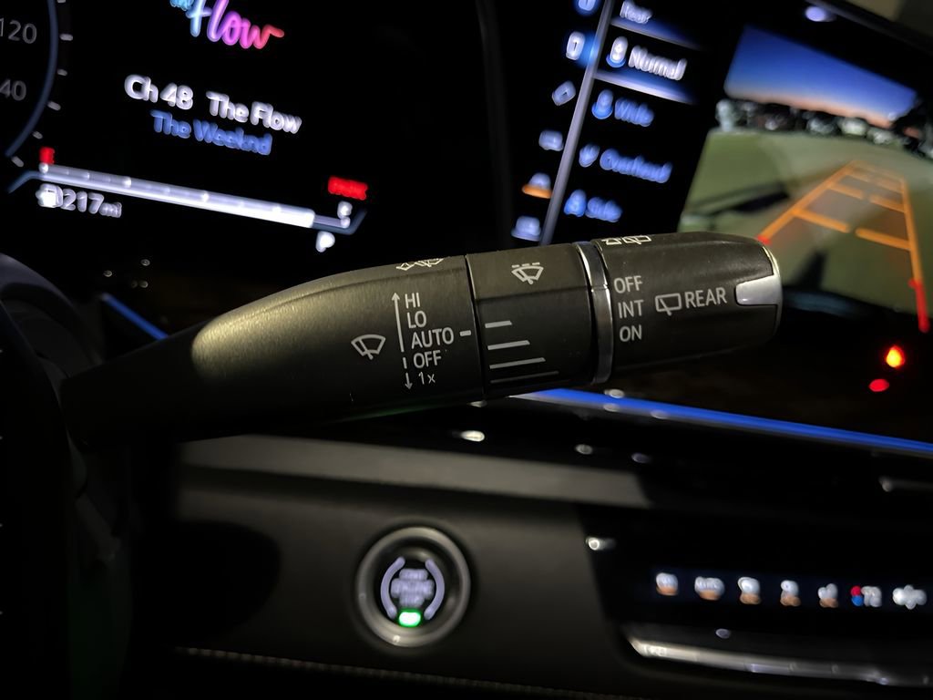 Used 2023 Cadillac Escalade ESV Premium Luxury Platinum image 24