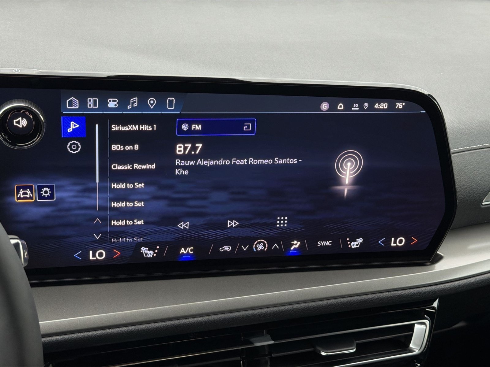 New 2027 Chevrolet Traverse LT w/ Driver Confidence Package FWD image 18