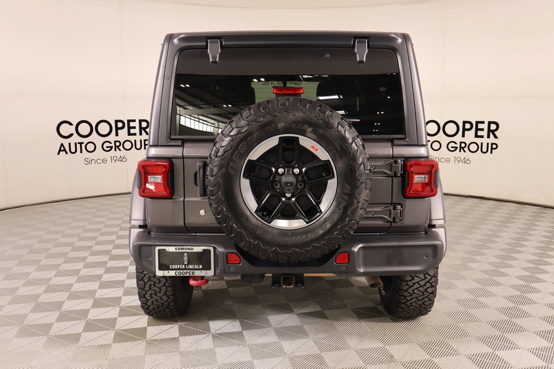 Used 2018 Jeep Wrangler Unlimited Rubicon w/ Dual Top Group AWD/4WD image 21