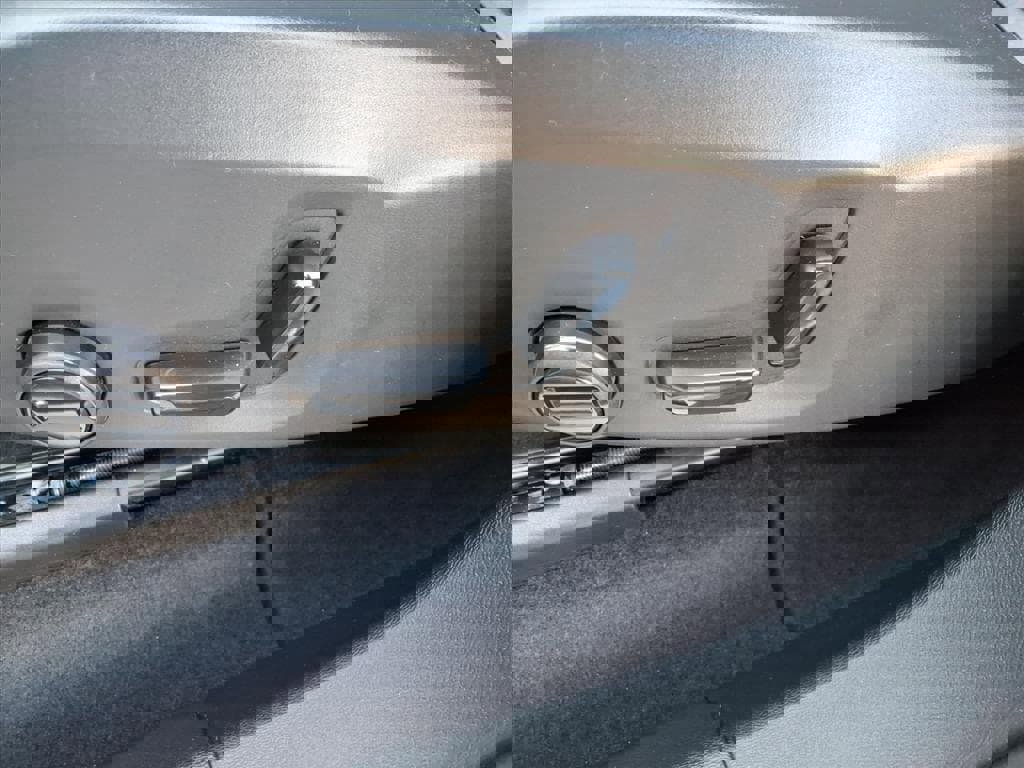 Certified 2025 Volvo XC60 B5 Plus image 18