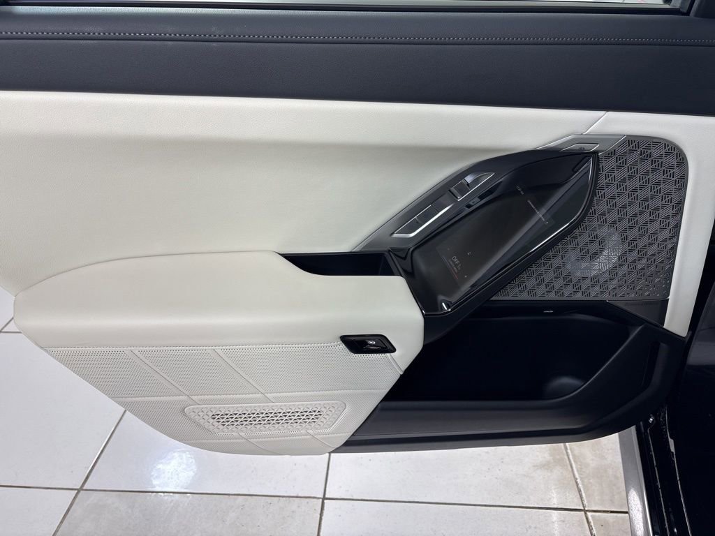 Used 2024 BMW 760i xDrive w/ Executive Package image 19