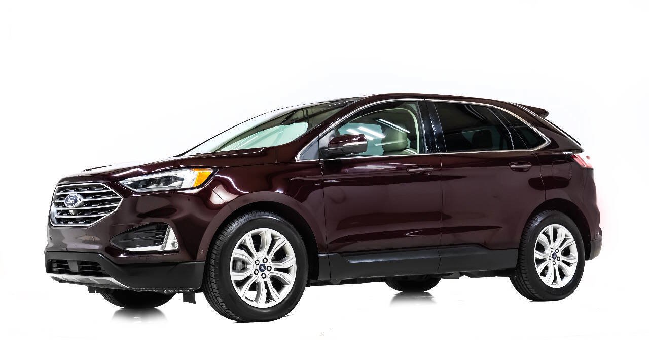 Used 2019 Ford Edge Titanium w/ Equipment Group 301A FWD image 2