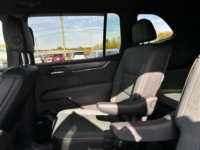 Used 2025 GMC Acadia AT4 w/ Luxury Package AWD/4WD image 19