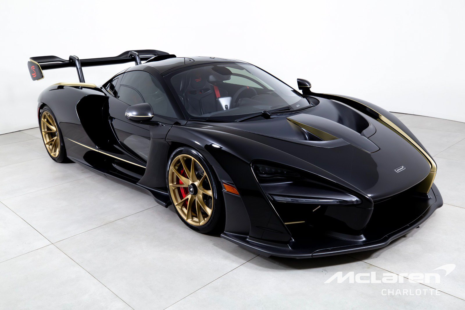 Used 2019 McLaren Senna RWD image 3
