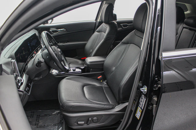 Used 2025 Kia Sportage EX FWD image 17