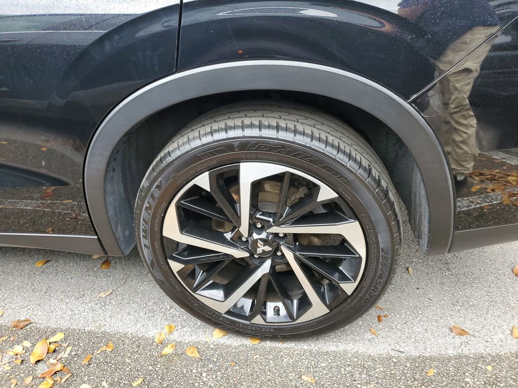 Used 2023 Mitsubishi Outlander SE Black Edition image 8