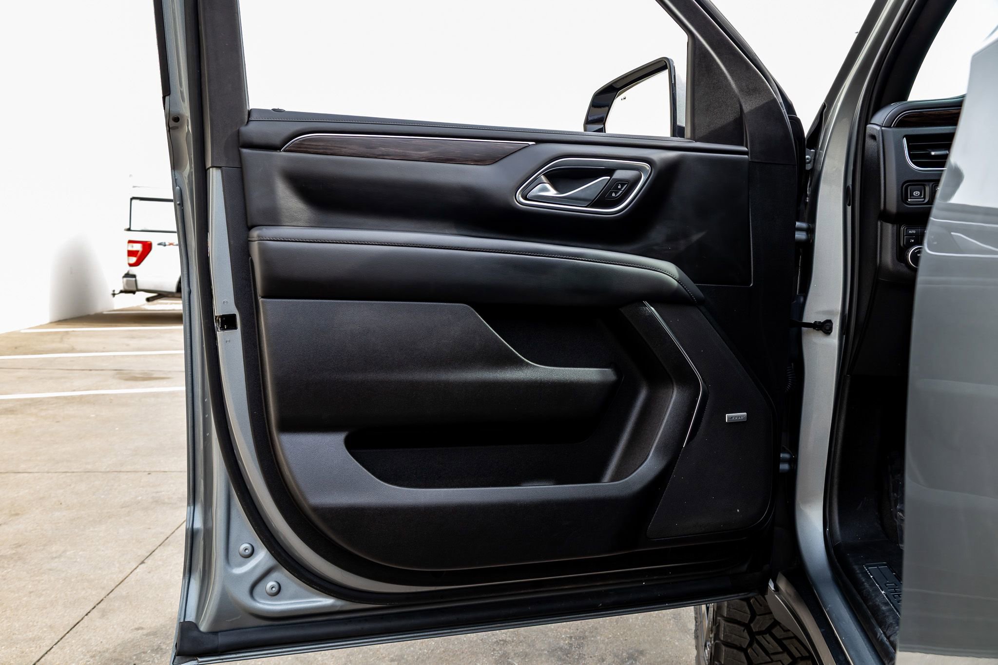 Used 2023 Chevrolet Tahoe LT w/ LT Signature Plus Package image 37