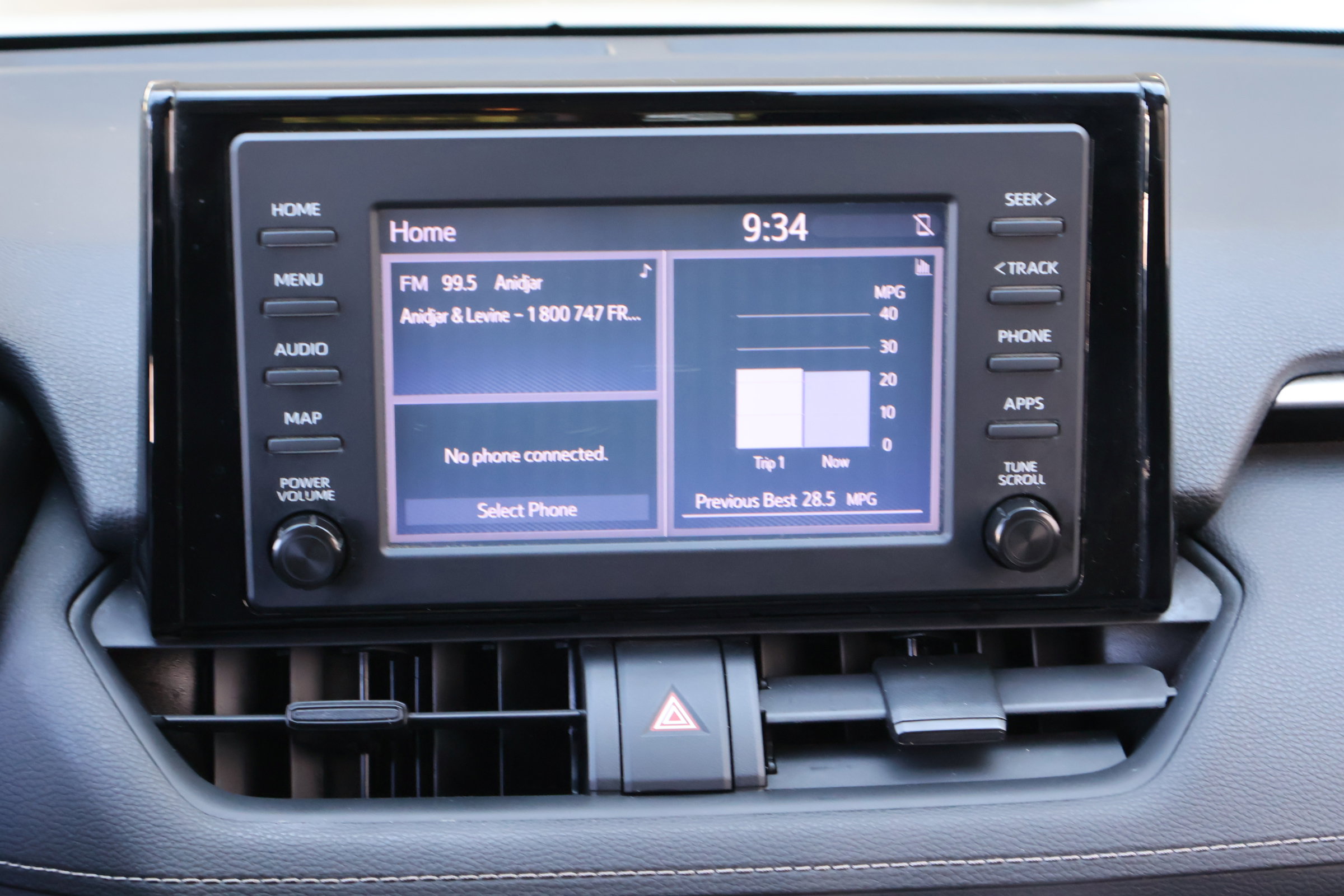 Used 2019 Toyota RAV4 LE FWD image 3