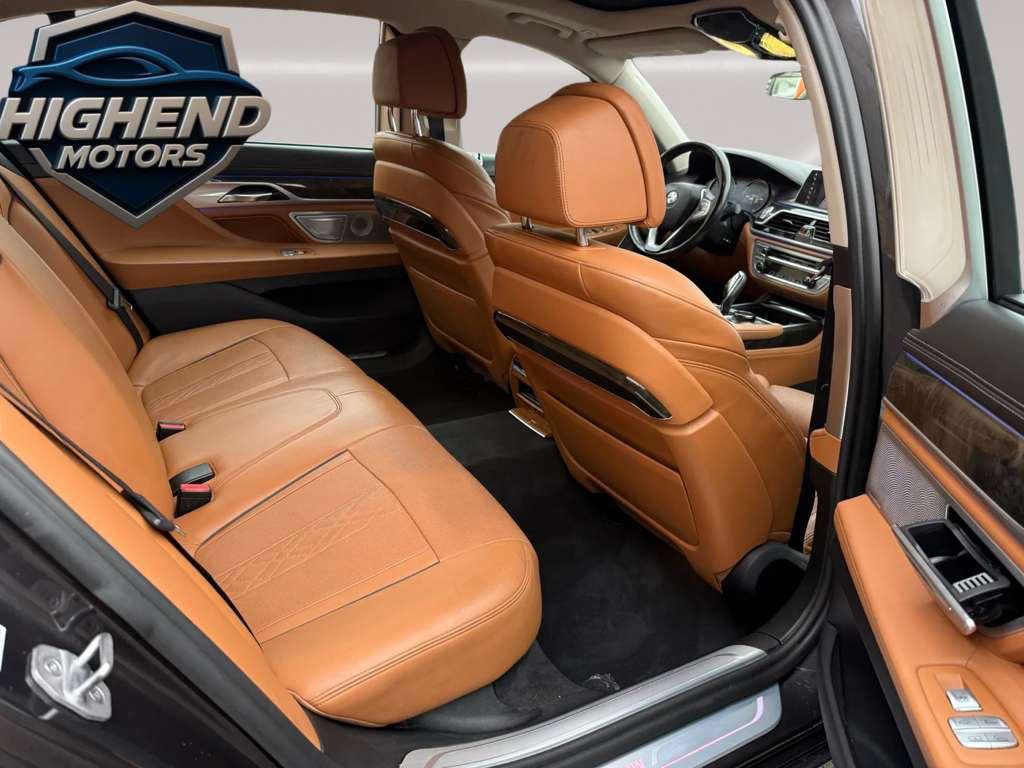 Used 2018 BMW 750i xDrive AWD/4WD image 17