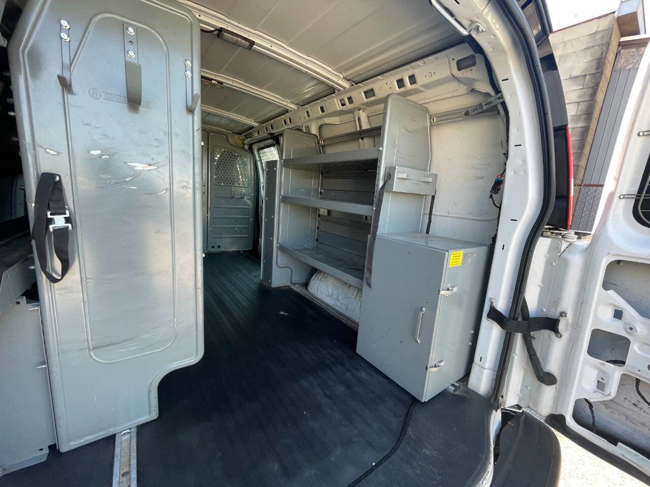 Used 2015 Chevrolet Express 2500 image 19