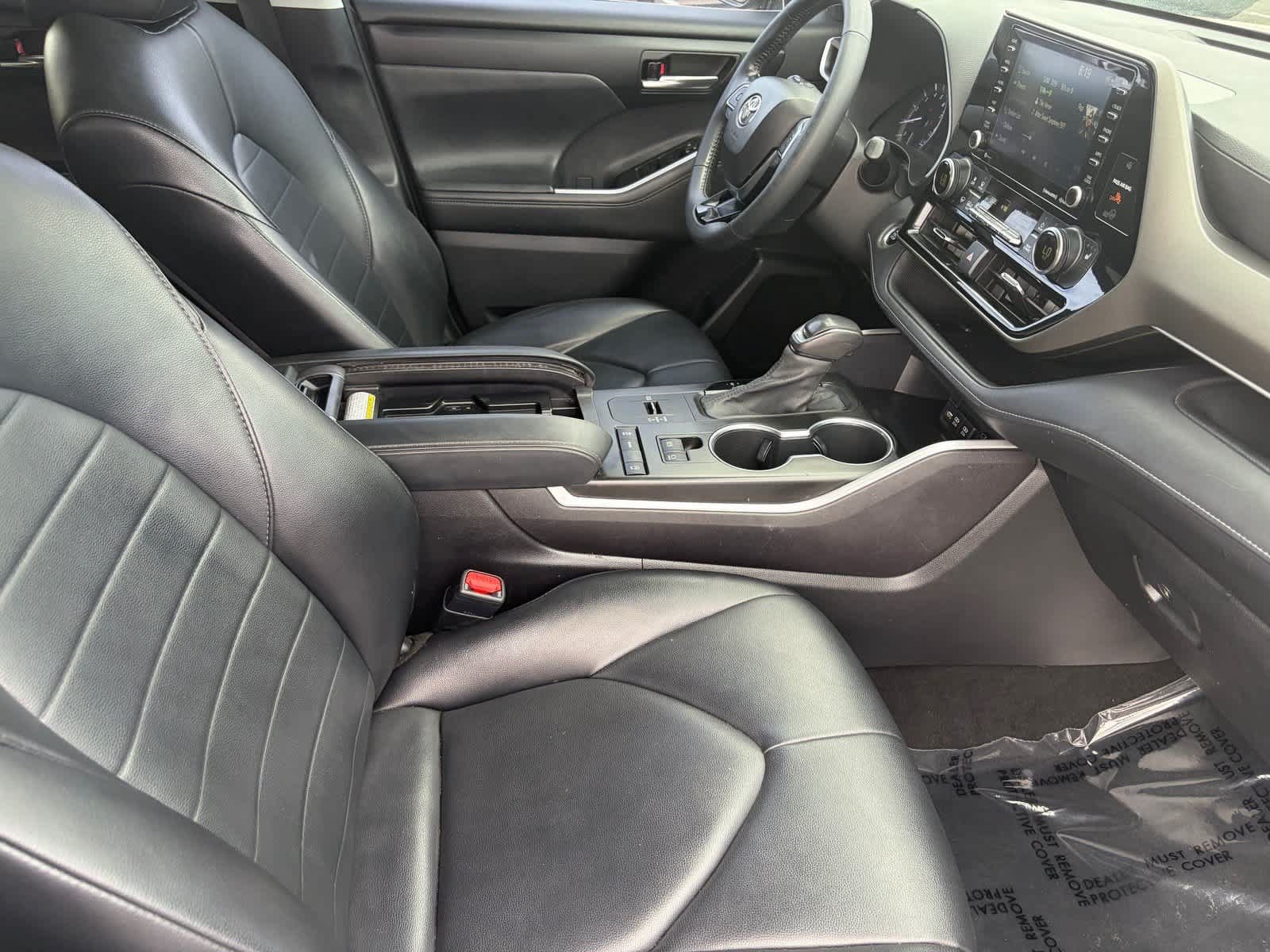 Used 2021 Toyota Highlander XLE FWD image 11