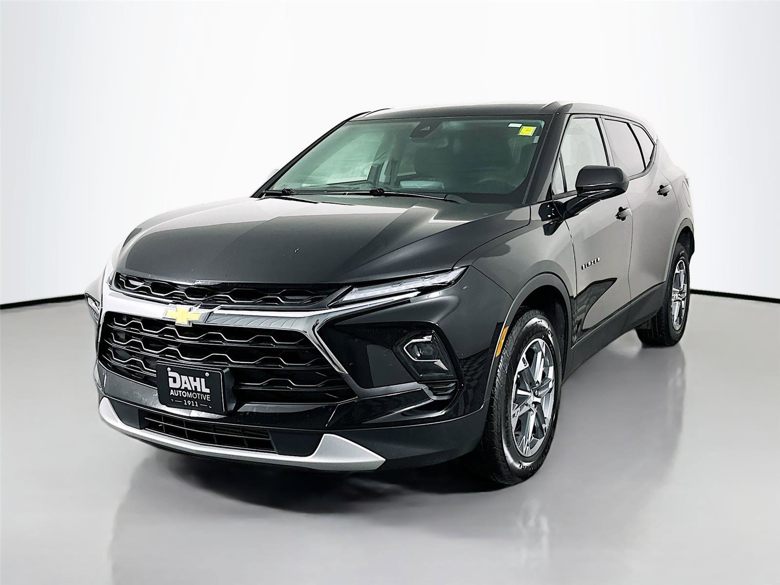 Used 2025 Chevrolet Blazer LT image 3