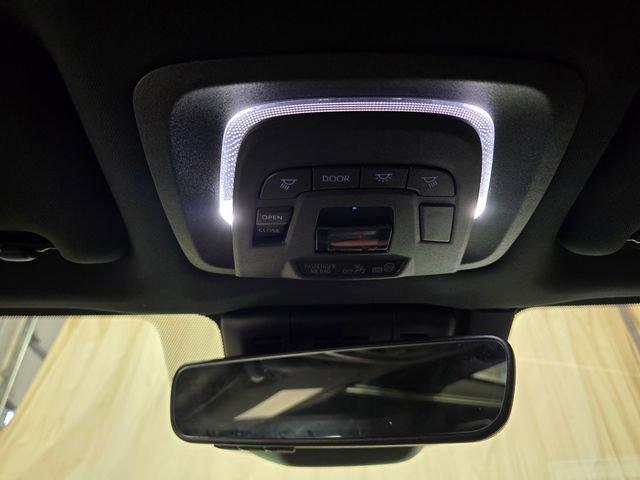 Used 2023 Toyota Crown Limited w/ Advanced Technology Package image 24