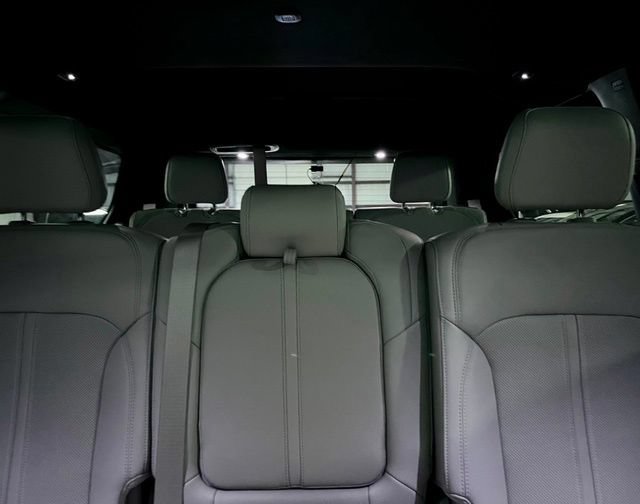 Used 2025 Jeep Wagoneer 4WD w/ Premium Group I image 15