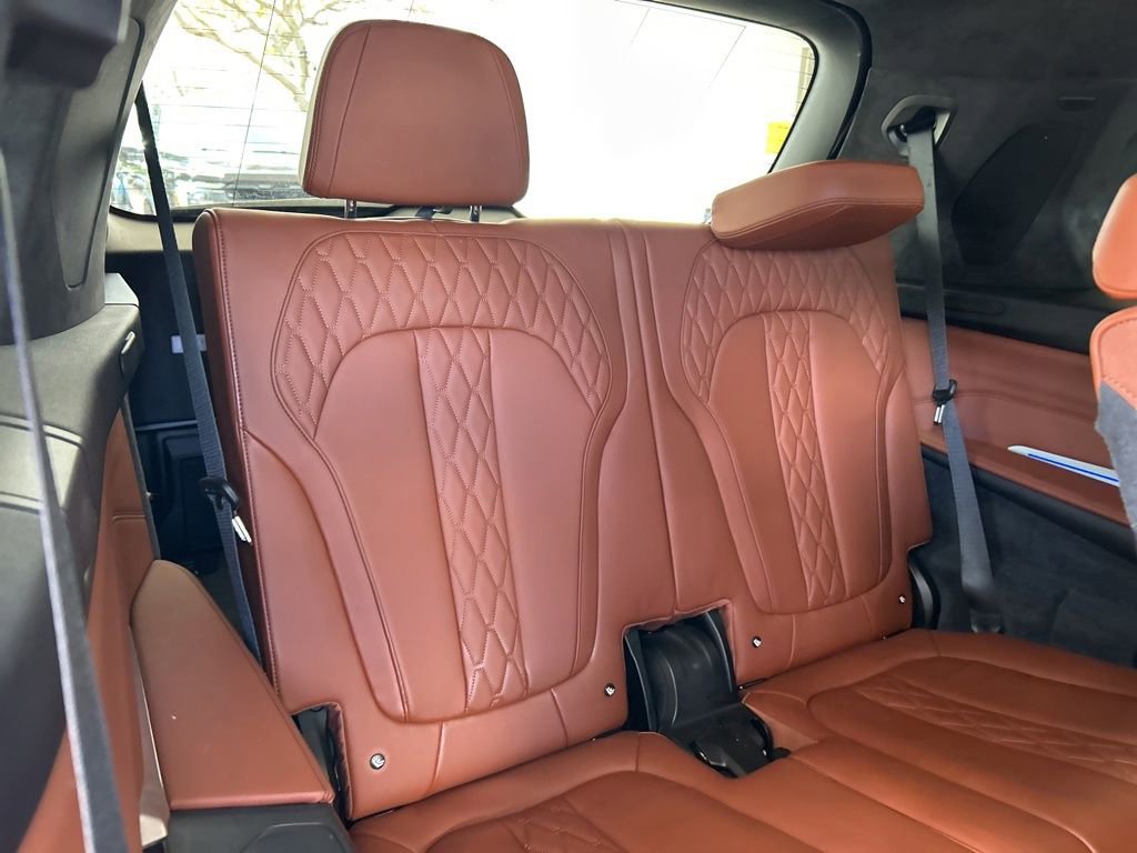 Used 2022 BMW X7 M50i image 28