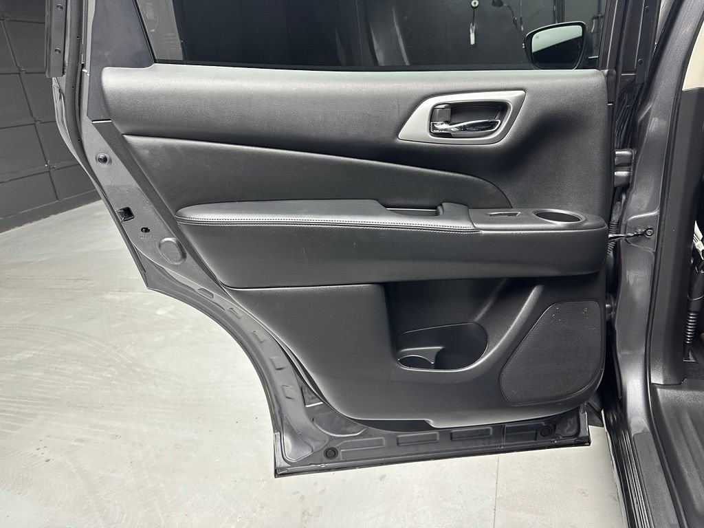 Used 2019 Nissan Pathfinder SL AWD/4WD image 29
