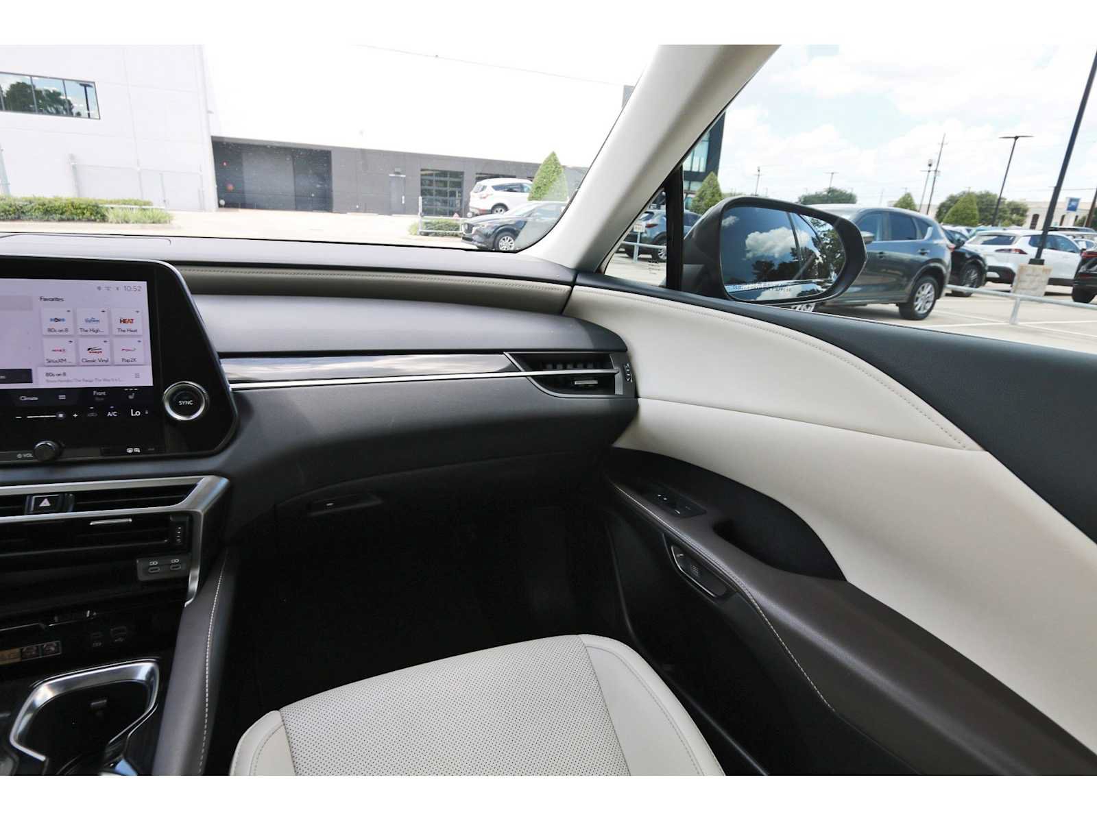 Used 2024 Lexus RX 350 FWD w/ Technology Package image 8
