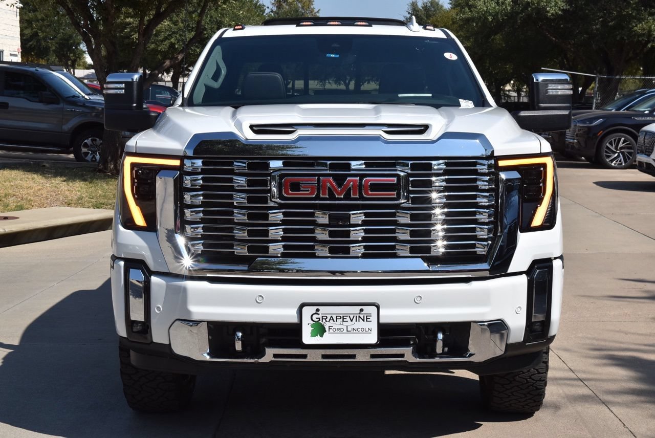 Used 2024 GMC Sierra 2500 Denali w/ Denali Reserve Package AWD/4WD image 3