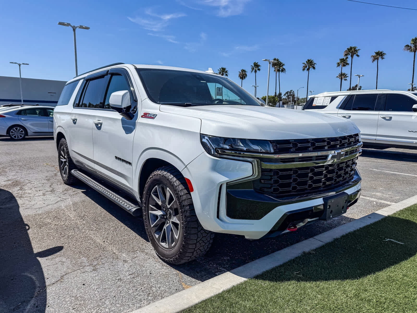 Used 2022 Chevrolet Suburban Z71 w/ Z71 Off-Road Package AWD/4WD image 3