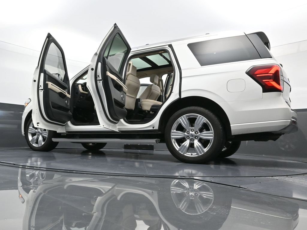 Used 2023 BMW 530e xDrive w/ Premium Package image 26