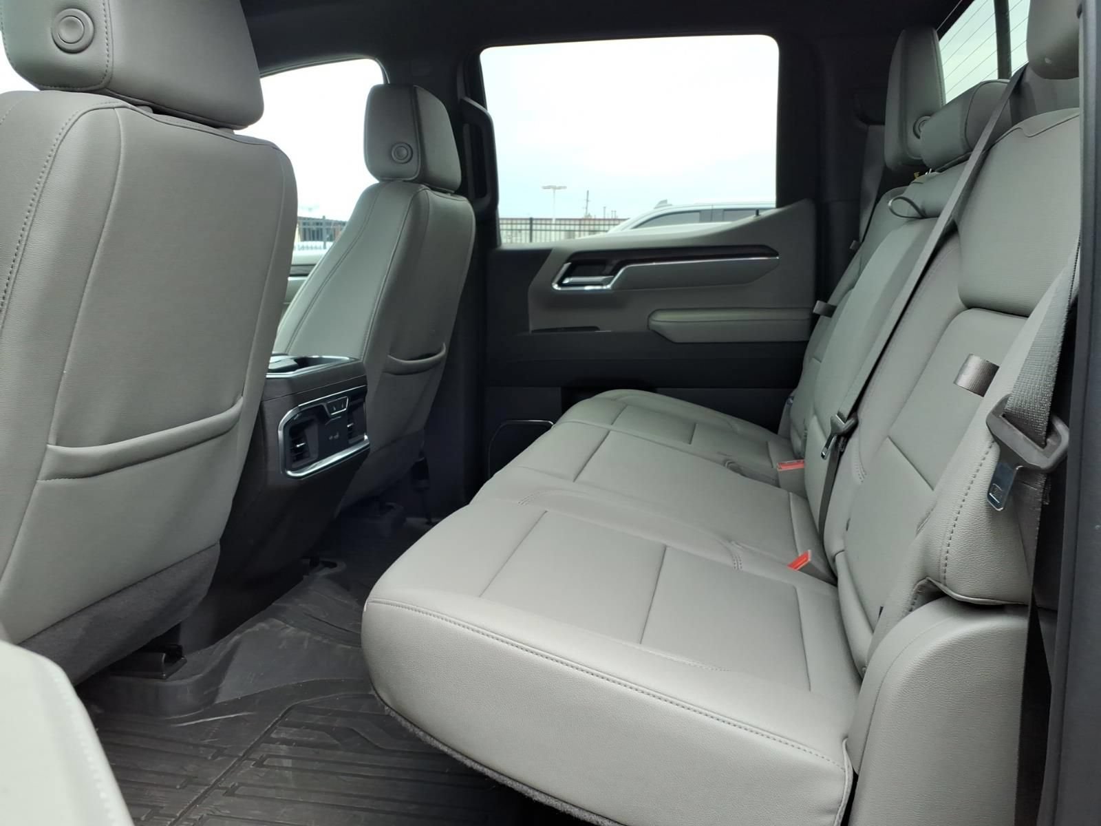 Used 2024 GMC Sierra 1500 SLT RWD image 9