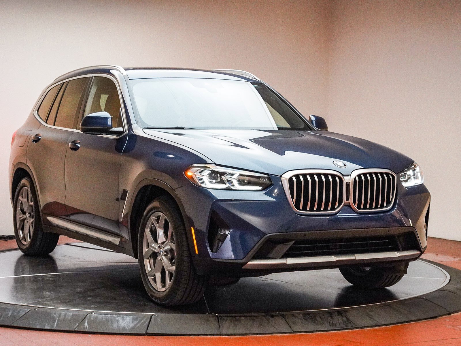 Used 2023 BMW X3 xDrive30i w/ Premium Package w/ZPA image 3