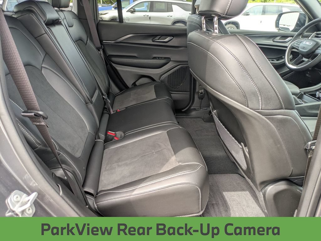 Used 2025 Jeep Grand Cherokee Altitude AWD/4WD image 30