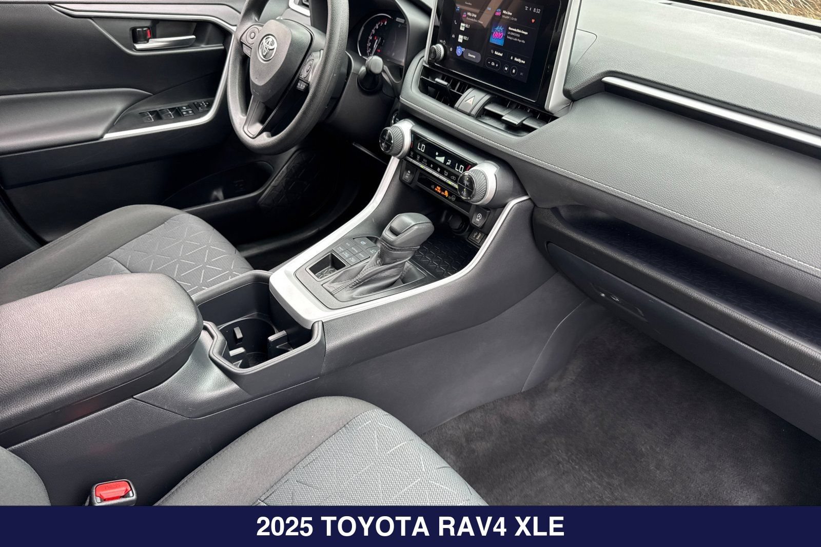 Used 2025 Toyota RAV4 XLE AWD/4WD image 17