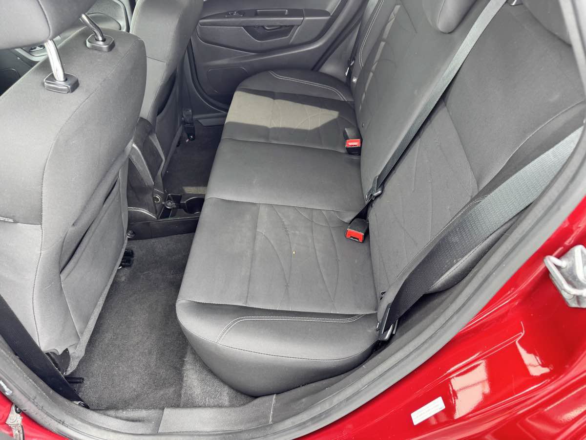 Used 2016 Ford Fiesta SE FWD image 29