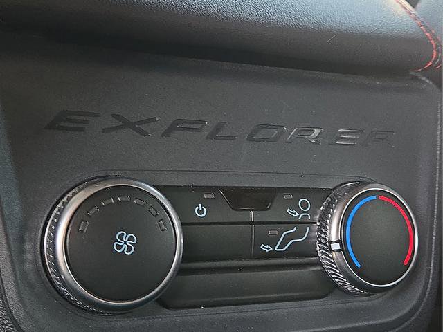 Used 2025 Ford Explorer ST-Line w/ ST-Line Street Pack AWD/4WD image 17
