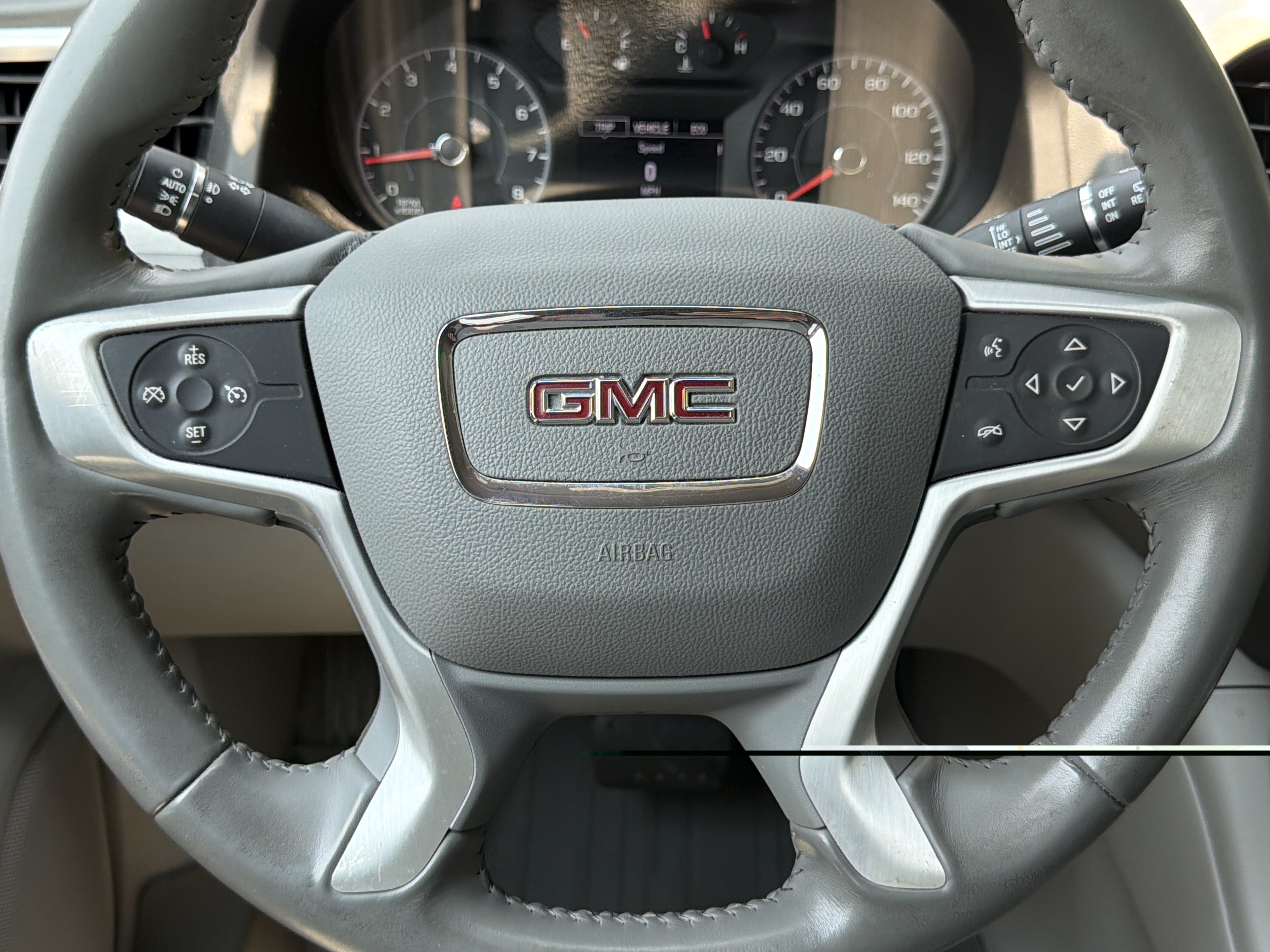 Used 2019 GMC Acadia SLE w/ LPO, Black Accent Package FWD image 31