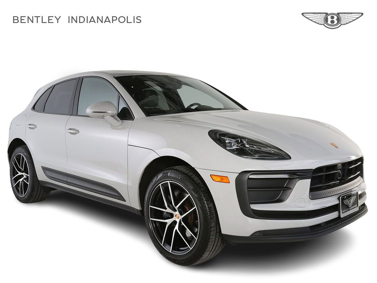 Used 2024 Porsche Macan AWD/4WD image 1