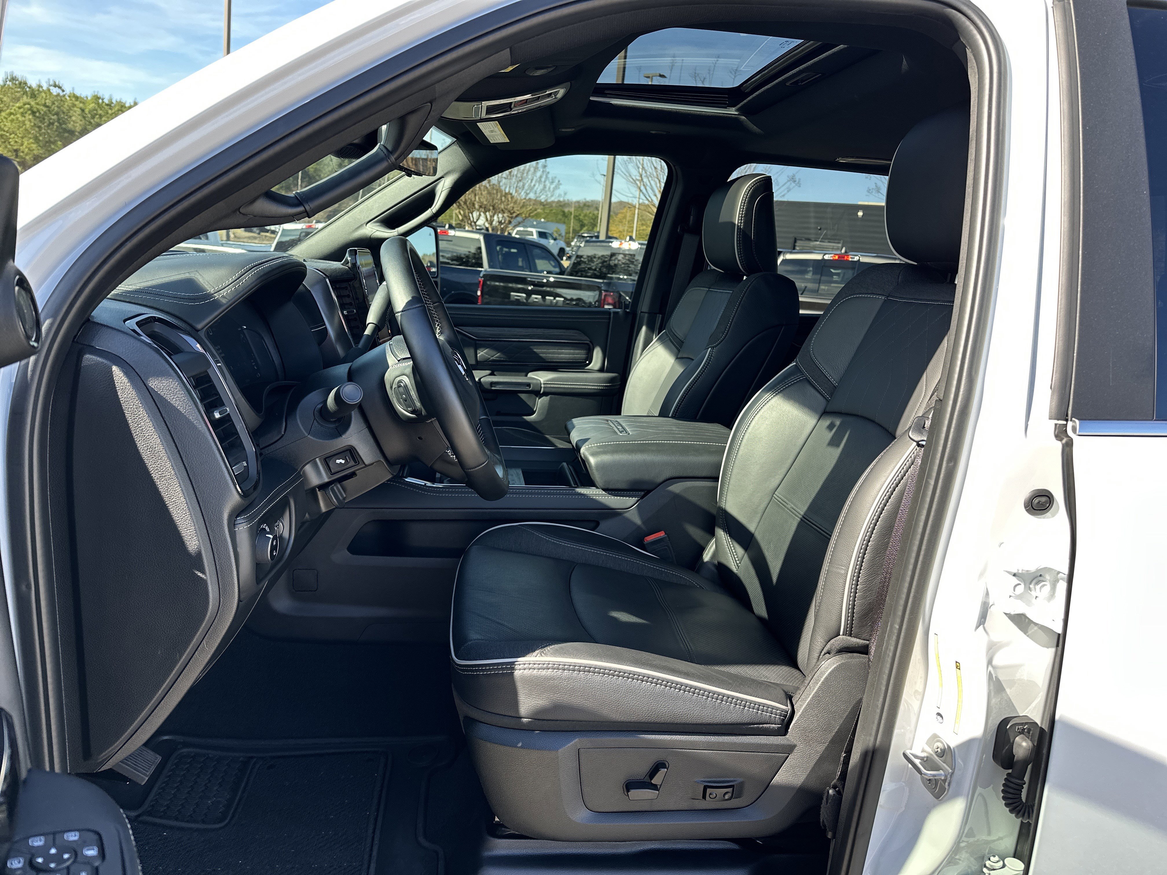 Used 2025 RAM 2500 Limited image 9