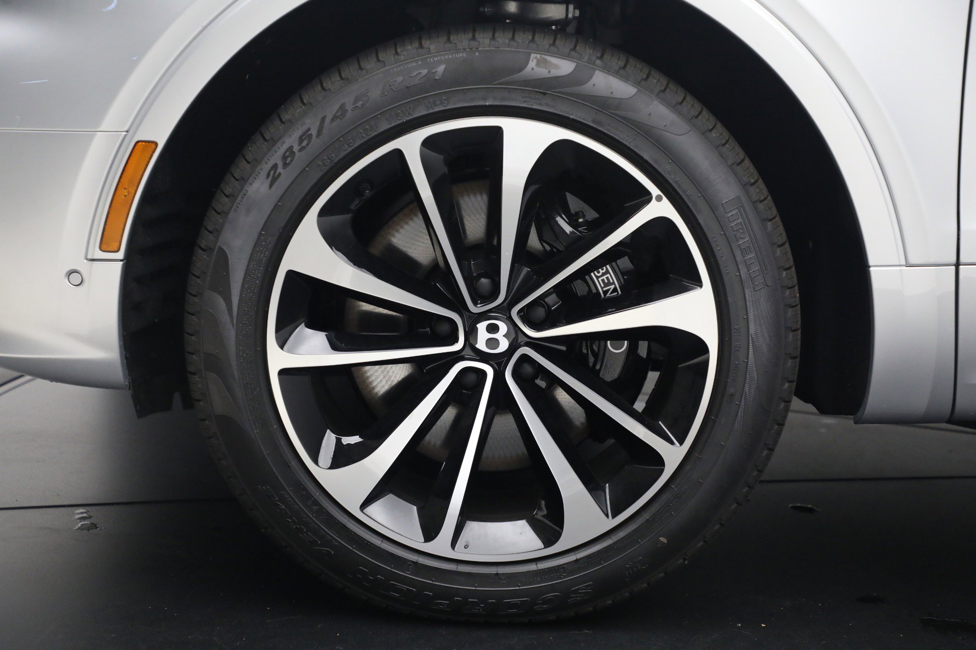 New 2025 Bentley Bentayga Extended Wheelbase image 10