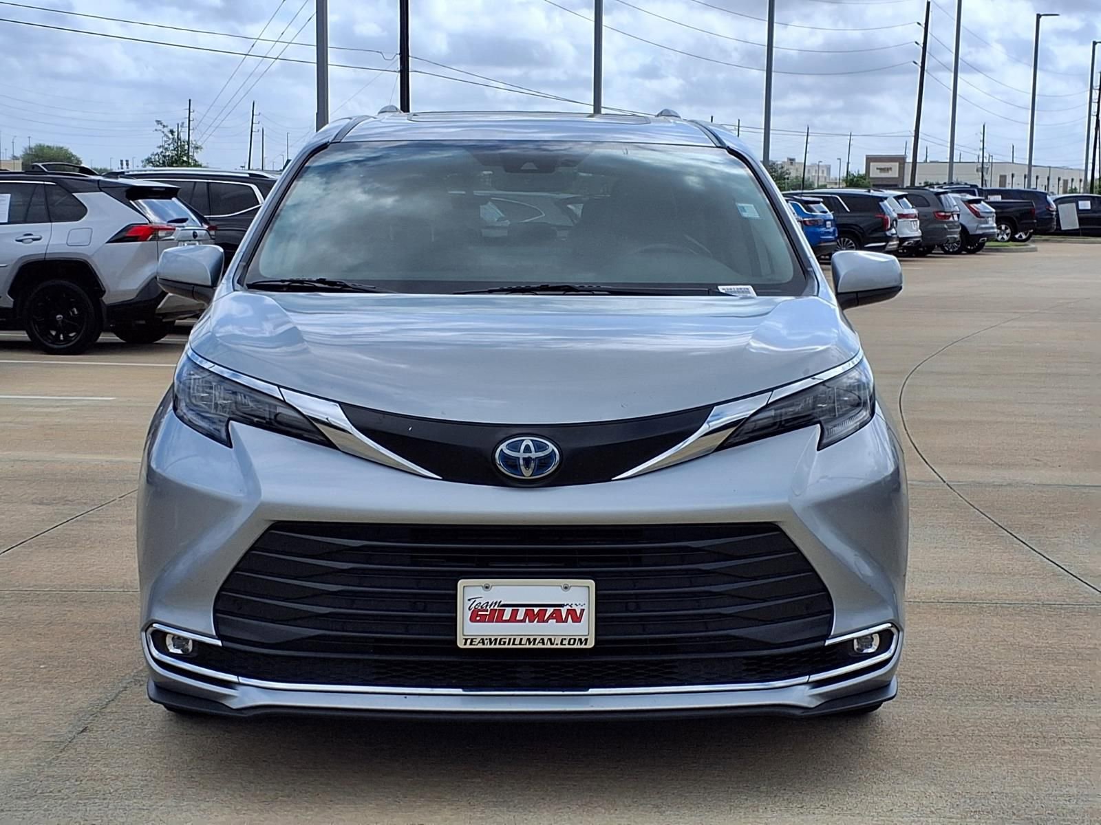 Used 2024 Toyota Sienna XLE FWD image 5