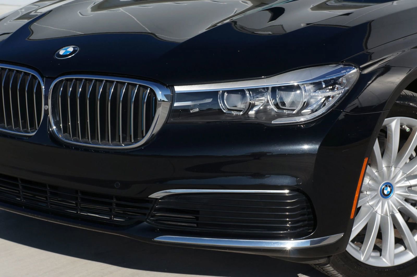 Used 2019 BMW 740e xDrive w/ Executive Package AWD/4WD image 15