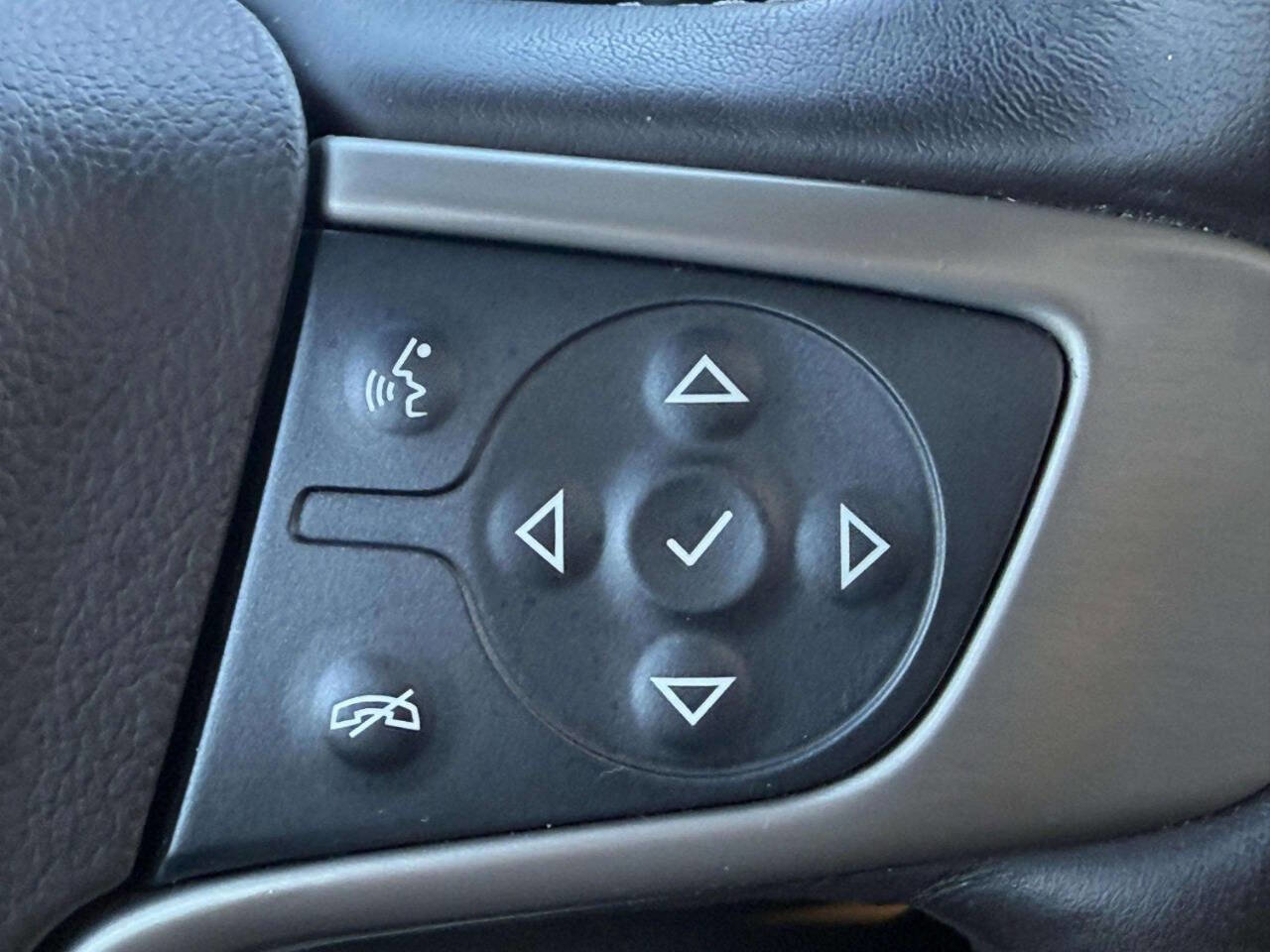 Used 2019 GMC Yukon XL Denali w/ Open Road Package image 26