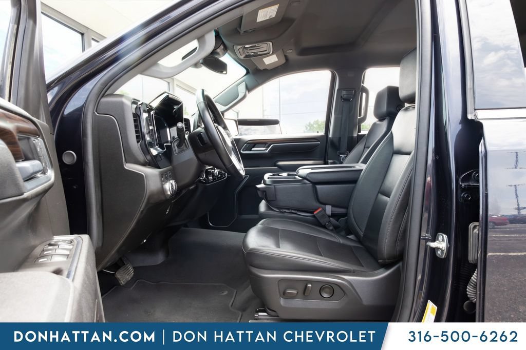 Used 2025 GMC Sierra 1500 SLT AWD/4WD image 3